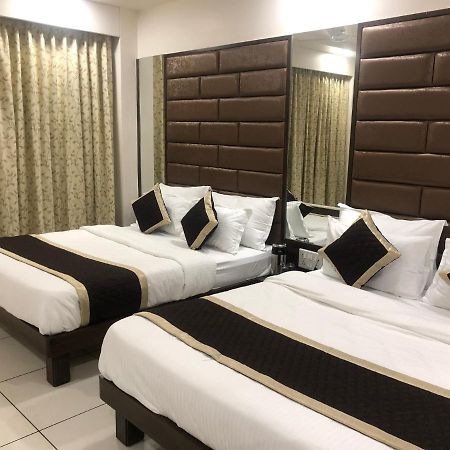 Hotel Circle Inn Ahmedabad Exteriör bild