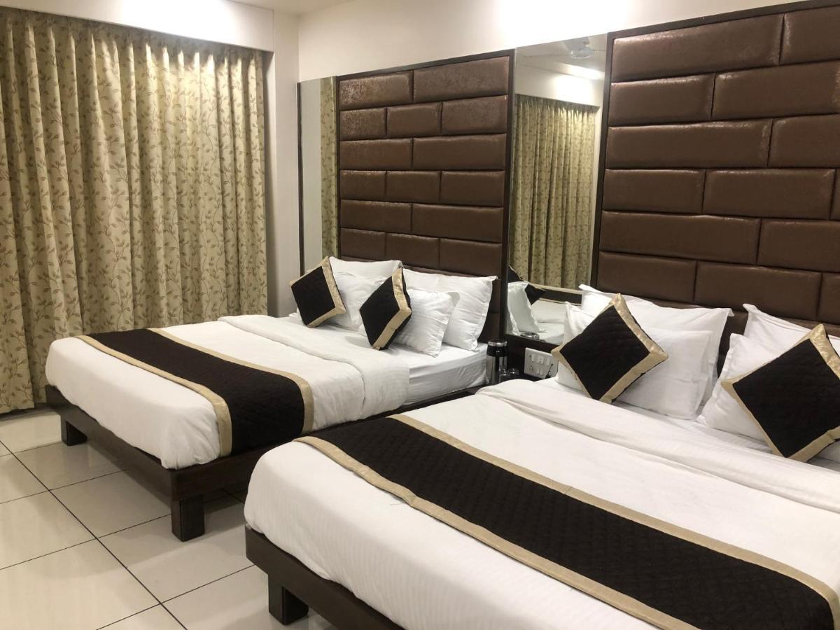 Hotel Circle Inn Ahmedabad Exteriör bild