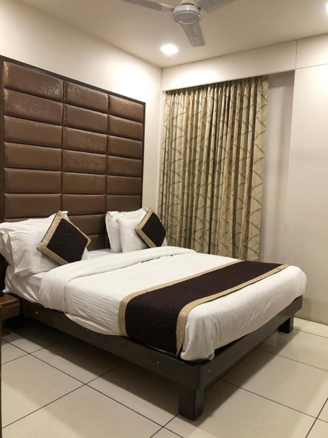 Hotel Circle Inn Ahmedabad Exteriör bild