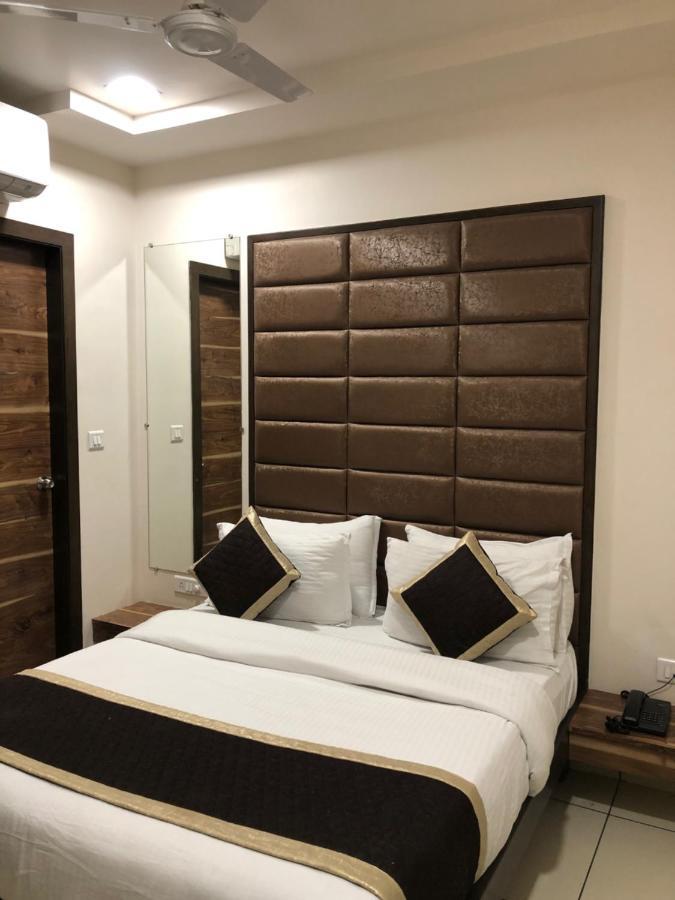 Hotel Circle Inn Ahmedabad Exteriör bild