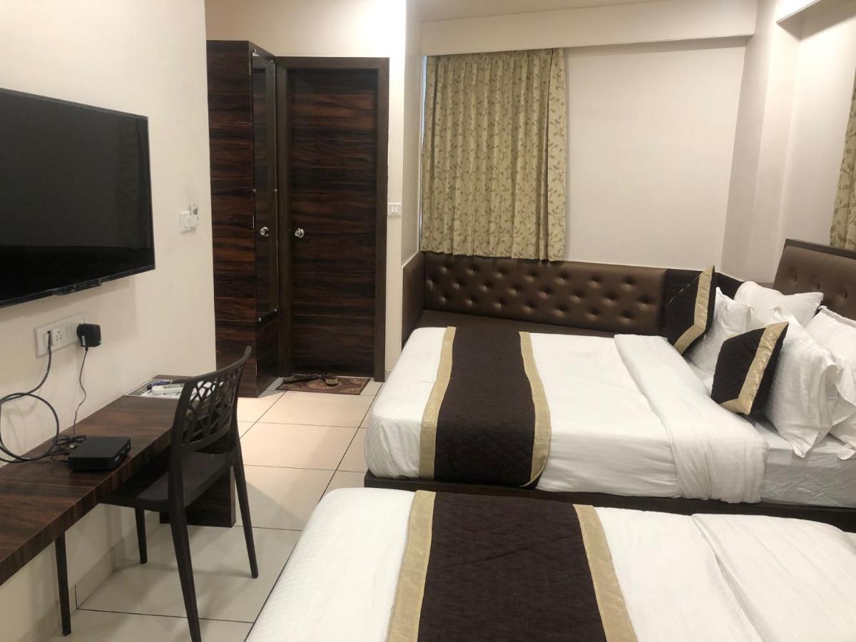 Hotel Circle Inn Ahmedabad Exteriör bild