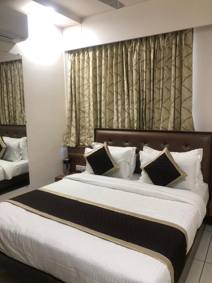Hotel Circle Inn Ahmedabad Exteriör bild