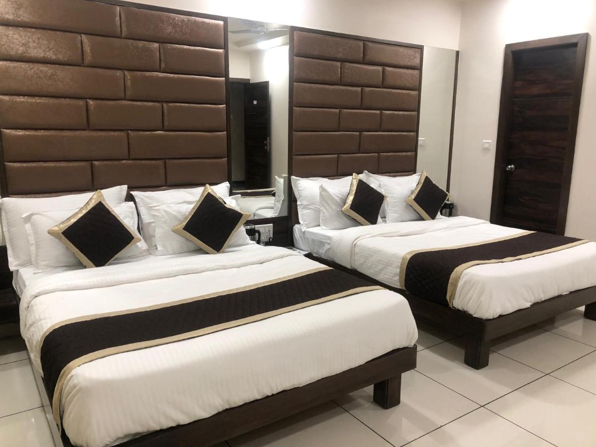 Hotel Circle Inn Ahmedabad Exteriör bild